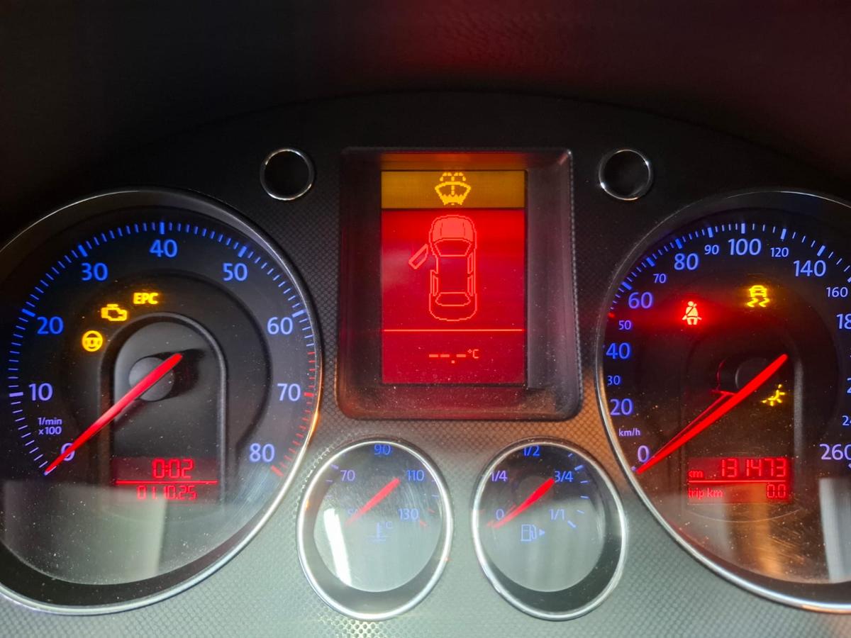 VW Passat 3C original Kombiinstrument Tacho 1.6 75kW Benzin Bj 2006